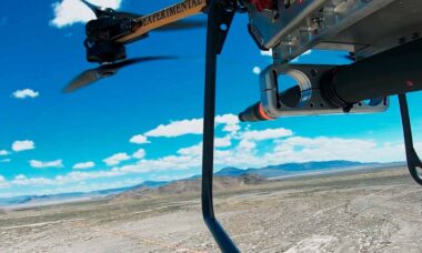 BAE Systems testa com sucesso munição guiada de precisão lançada por drone multirrotor. Foto: baesystems