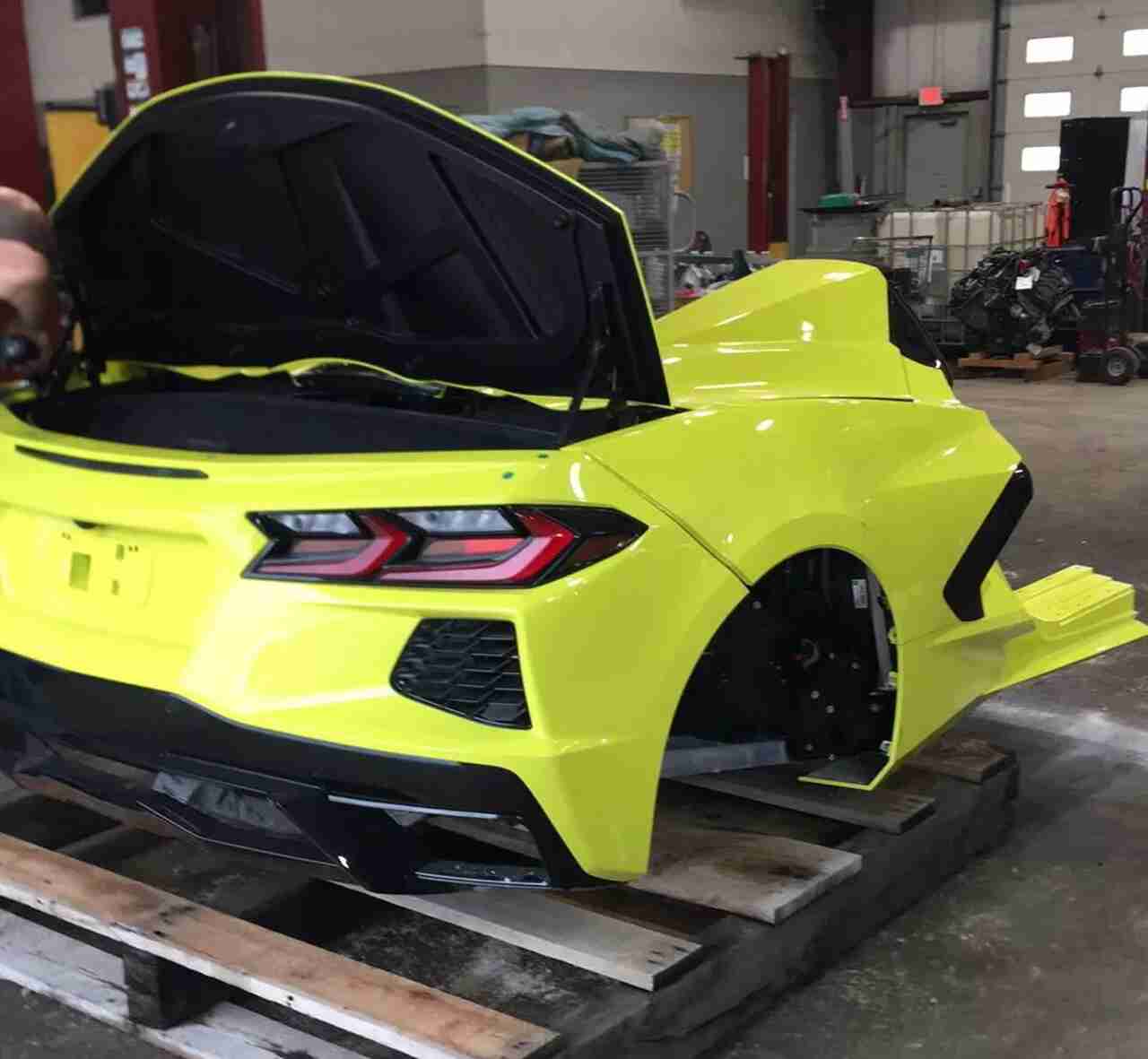 Begrijp waarom GM gloednieuwe Corvettes doormidden zaagt in de VS