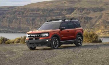 Ford faz recall de 700 mil SUVs por vazamento de gasolina e risco de incêndio nos veículos