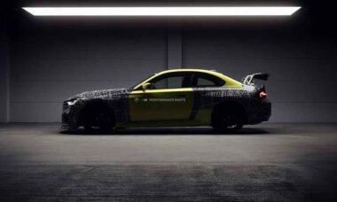 BMW M2 de 2026 deve ganhar novo pacote de perfomance de corrida
