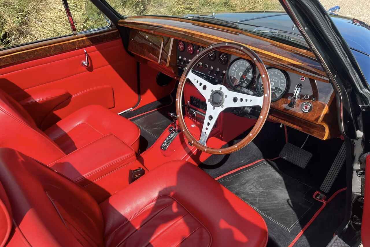 Jaguar MKII conversível de Noel Gallagher é colocado à venda