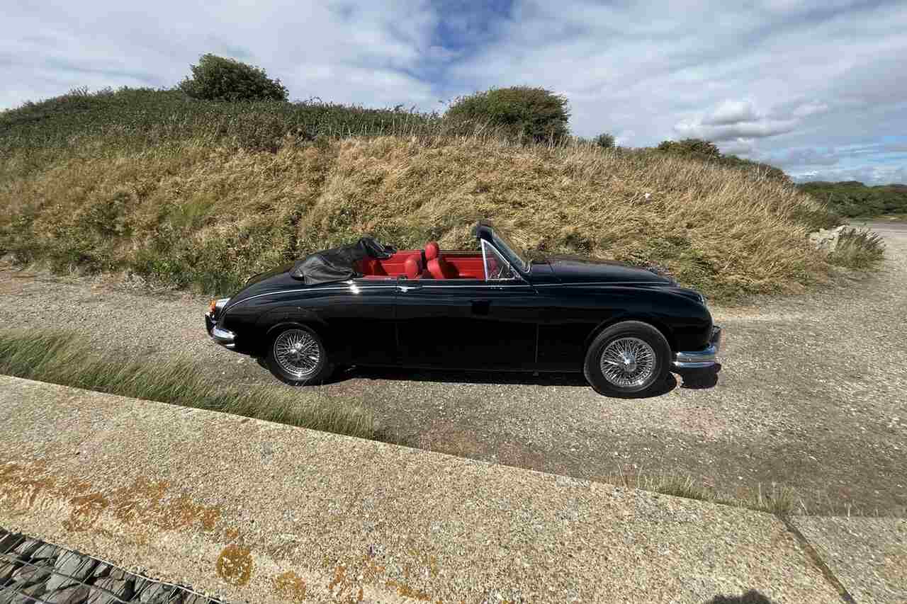 Jaguar MKII conversível de Noel Gallagher é colocado à venda