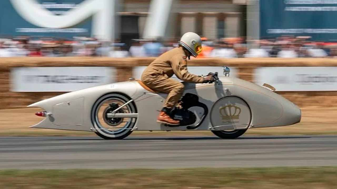 Německý řemeslník proměnil Royal Enfield Shotgun 650 v art deco sochu na kolech. Instagram @kingstoncustom
