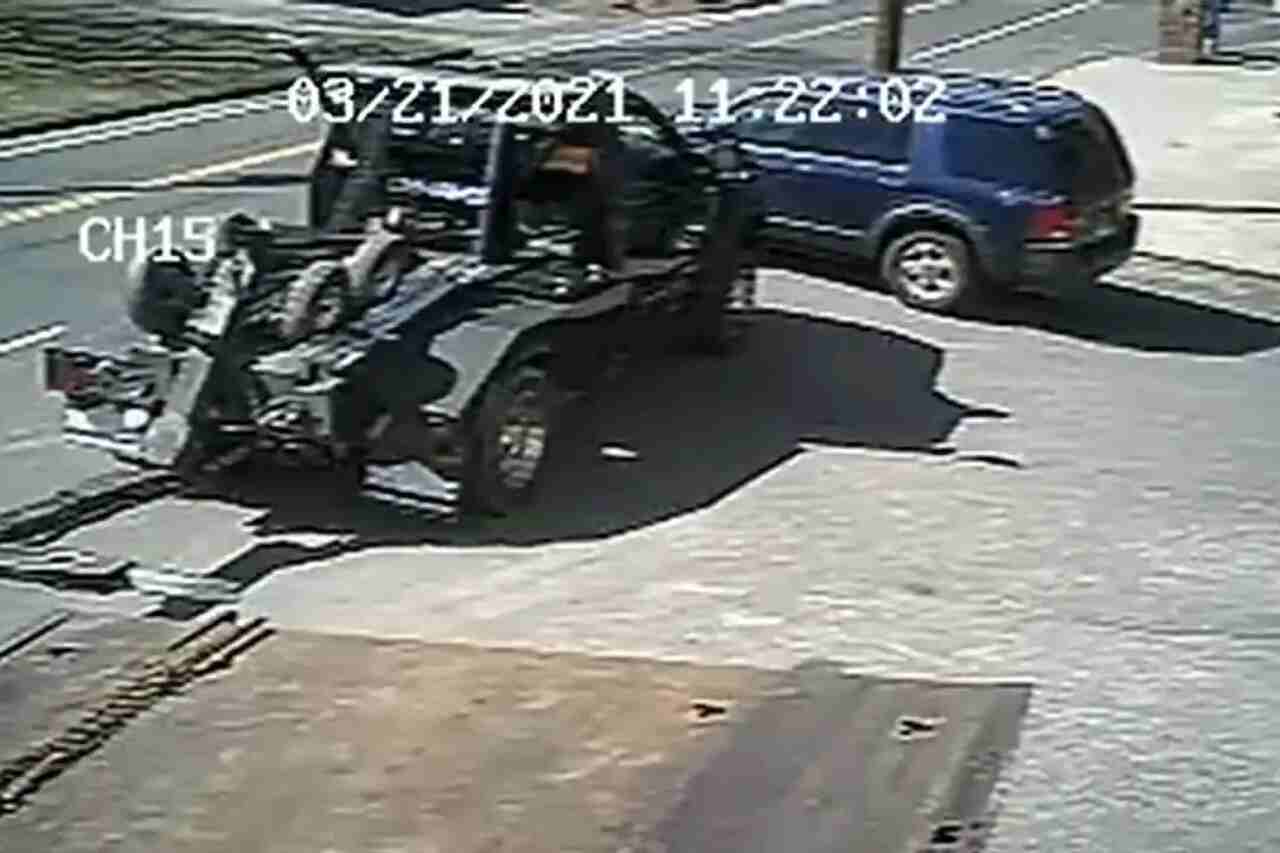 Militar da Marinha dos EUA ganha US$ 45 milhões em processo após ficar paralisado em acidente de moto