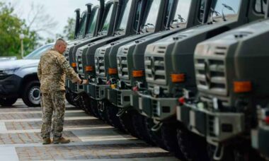 Vídeo: Alemanha reforça apoio à Ucrânia com caminhões e picapes militares. X @MVS_UA