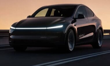 Vídeo: Lançado há apenas duas semanas, robotáxi da Tesla já se envolve em primeiro acidente