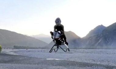 Startup europeia posta novo vídeo demonstrando funcionamento de sua moto voadora