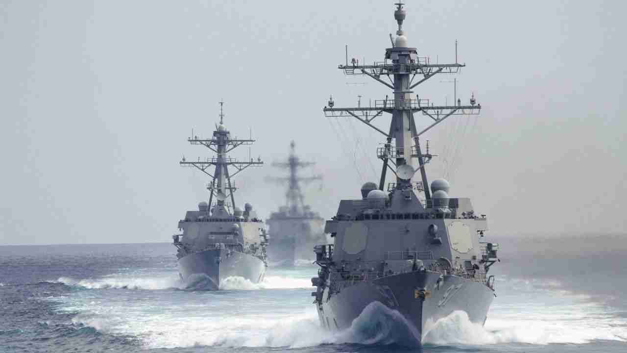 Estados Unidos enviam destróieres ao Caribe e oferecem US$ 50 milhões pela captura de Maduro