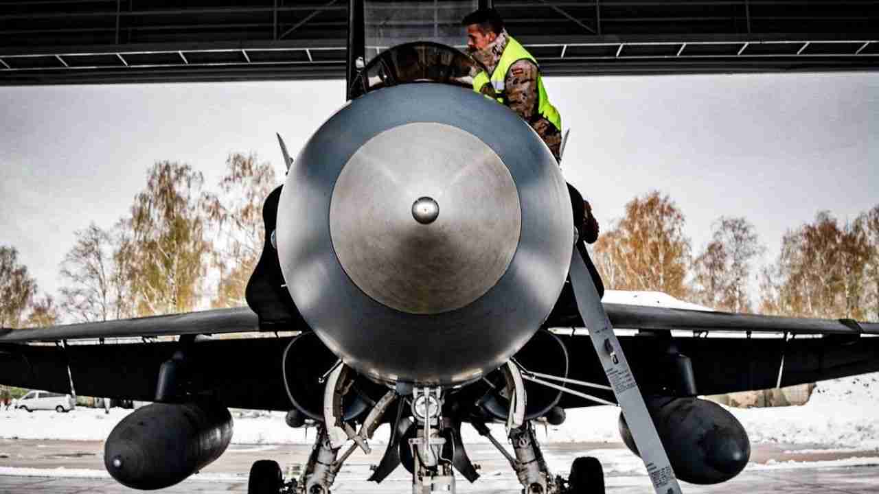İspanya, NATO Hava Devriyesi Görevinde İlk Kez Hornet Jetleriyle İzlanda'da