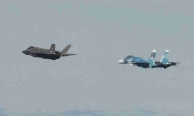Caças F-35 italianos interceptam aeronaves russas em missão da OTAN no Báltico