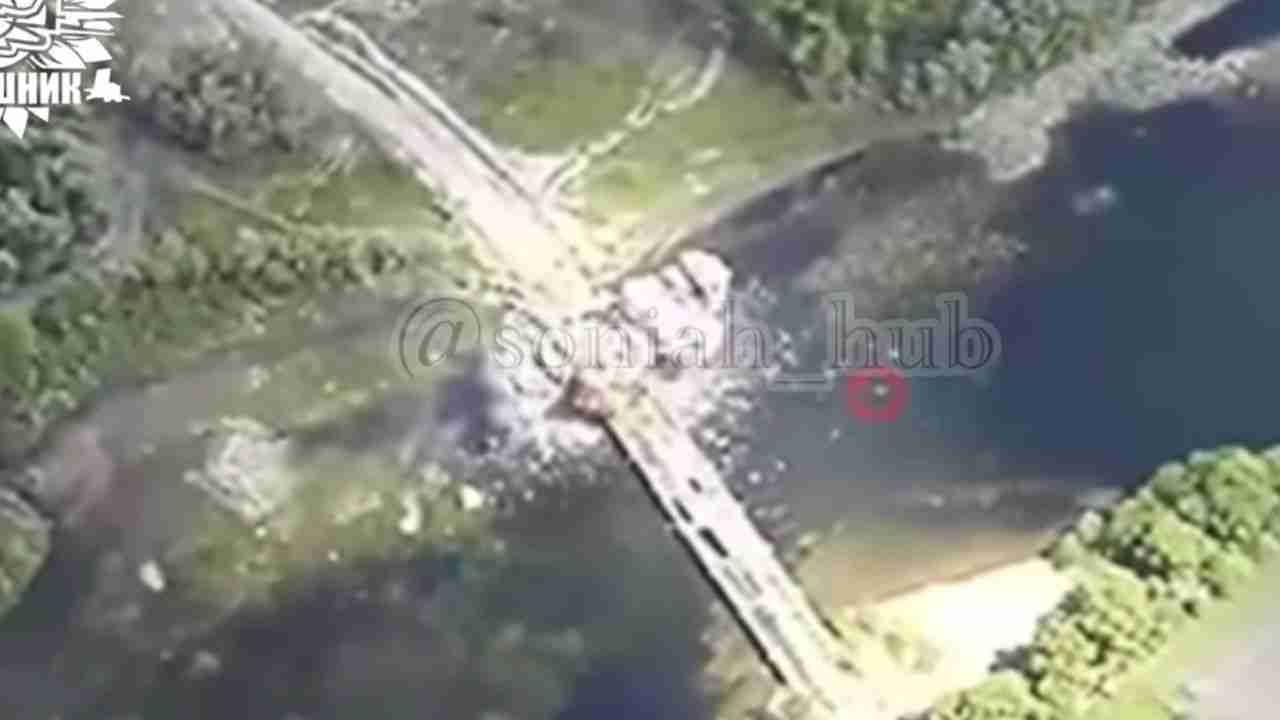 Oekraïense luchtmacht vernietigt Russische bruggen en pontonovergangen in Koersk