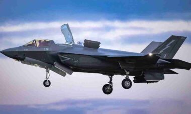 Reino Unido recebe 40º caça F-35B e planeja expandir frota com novos modelos até 2033