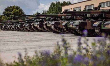 Polônia reforça fronteira com Rússia com tanques sul-coreanos K2 Black Panther