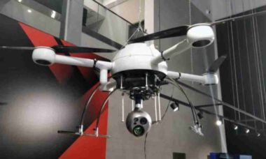 Rússia amplia uso de drones de fibra óptica imunes à interferência na guerra da Ucrânia