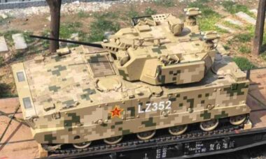 China revela tanque e veículos blindados de próxima geração em desfile militar