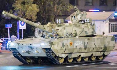 China testa novo tanque leve com tecnologia avançada contra ataques de drones