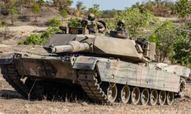 Regimento ucraniano recebe tanques M1 Abrams e amplia capacidade de combate no leste do país