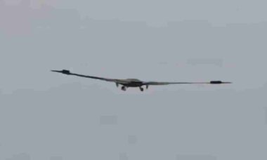 Drone furtivo gigante da China é flagrado em voo e lembra o bombardeiro B-2 dos EUA