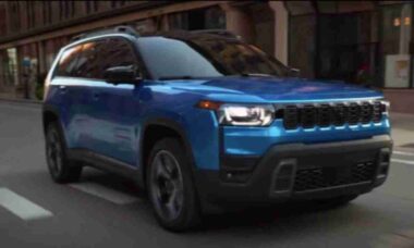 Jeep Cherokee 2026 chega híbrido com mais autonomia, tecnologia e espaço interno