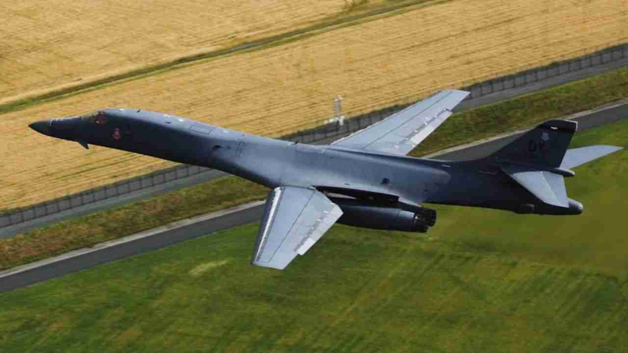 Un B-1B américain effectue des exercices avec des F-35 norvégiens pour s'entraîner au combat en situation de haute menace