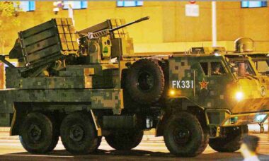China exibe veículo FK-3000 com até 96 interceptores para defesa aérea contra drones