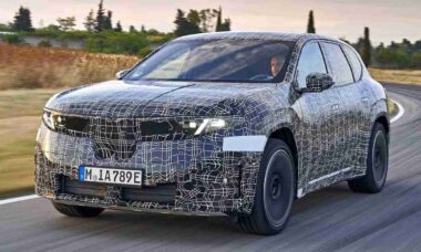 BMW inicia nova era com iX3 e promete 40 modelos até 2027