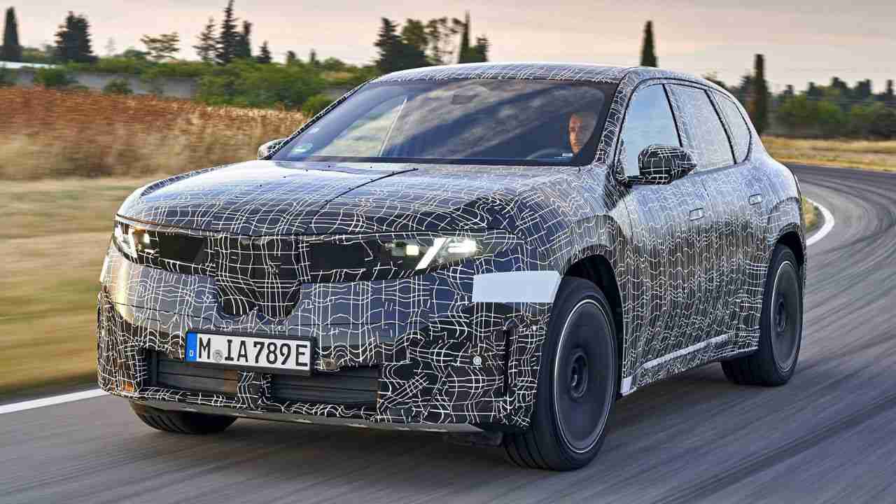 BMW memulai era baru dengan iX3 dan menjanjikan 40 model hingga 2027