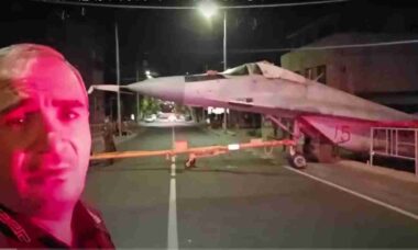 Caça russo MiG-29 colide com poste durante transporte na Armênia