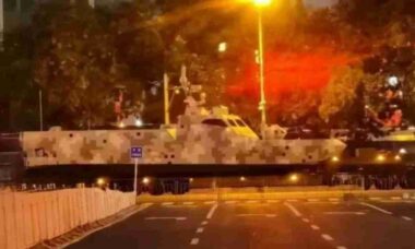 China exibe novo barco-drone furtivo durante ensaio para desfile militar em Pequim
