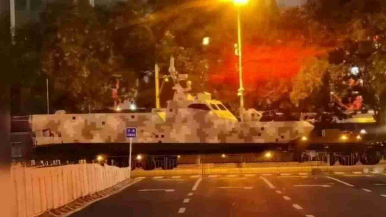 China exibe novo barco-drone furtivo durante ensaio para desfile militar em Pequim