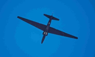 Após 17 anos no solo, último U-2 da Lockheed retorna aos céus em voo de teste nos EUA