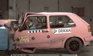 Golf antigo passa por teste de batida moderno e comprova avanços da segurança automotiva