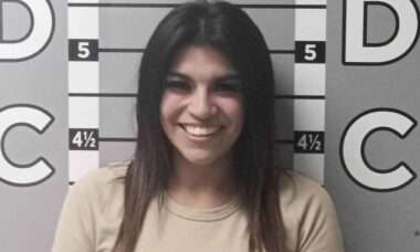 Mulher é presa após colocar sal dentro do motor do carro de seu ex-namorado
