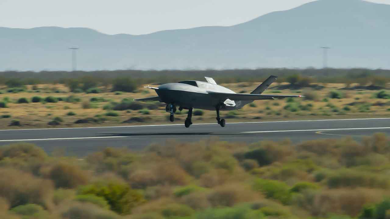 USA tester med suksess det nye ubemannede jagerflyet YFQ-42A. Foto: USAF