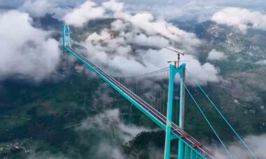 Ponte Huajiang Canyon durante testes de carga. Foto: Guizhou Communications Investment Group