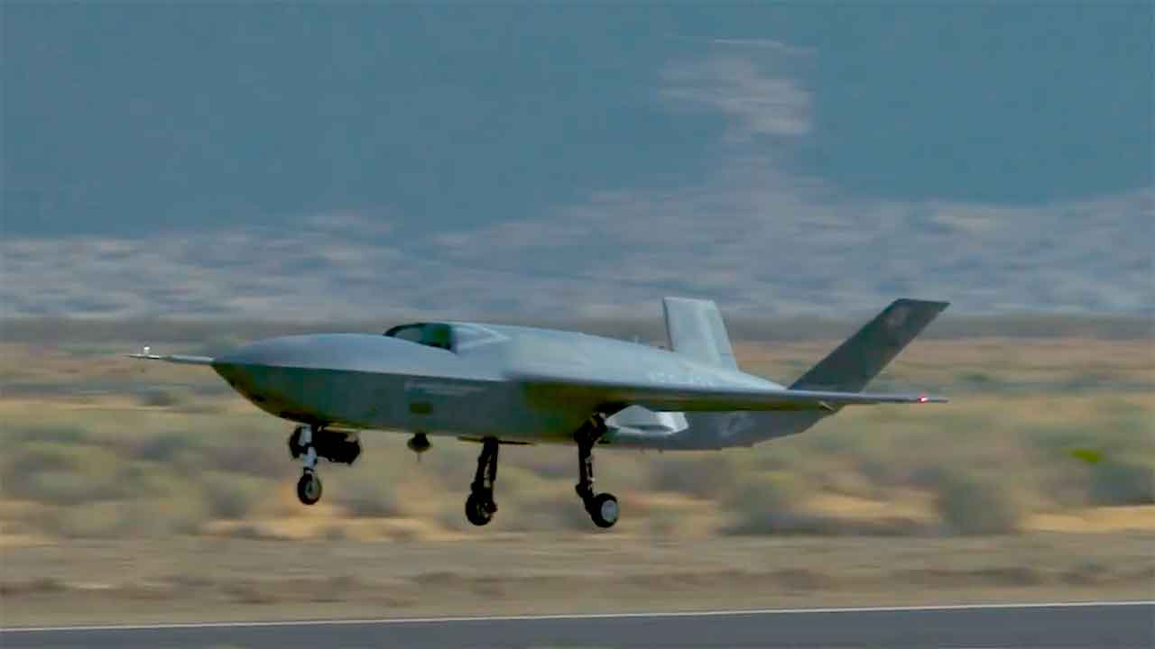 USA tester med suksess det nye ubemannede jagerflyet YFQ-42A. Foto: USAF
