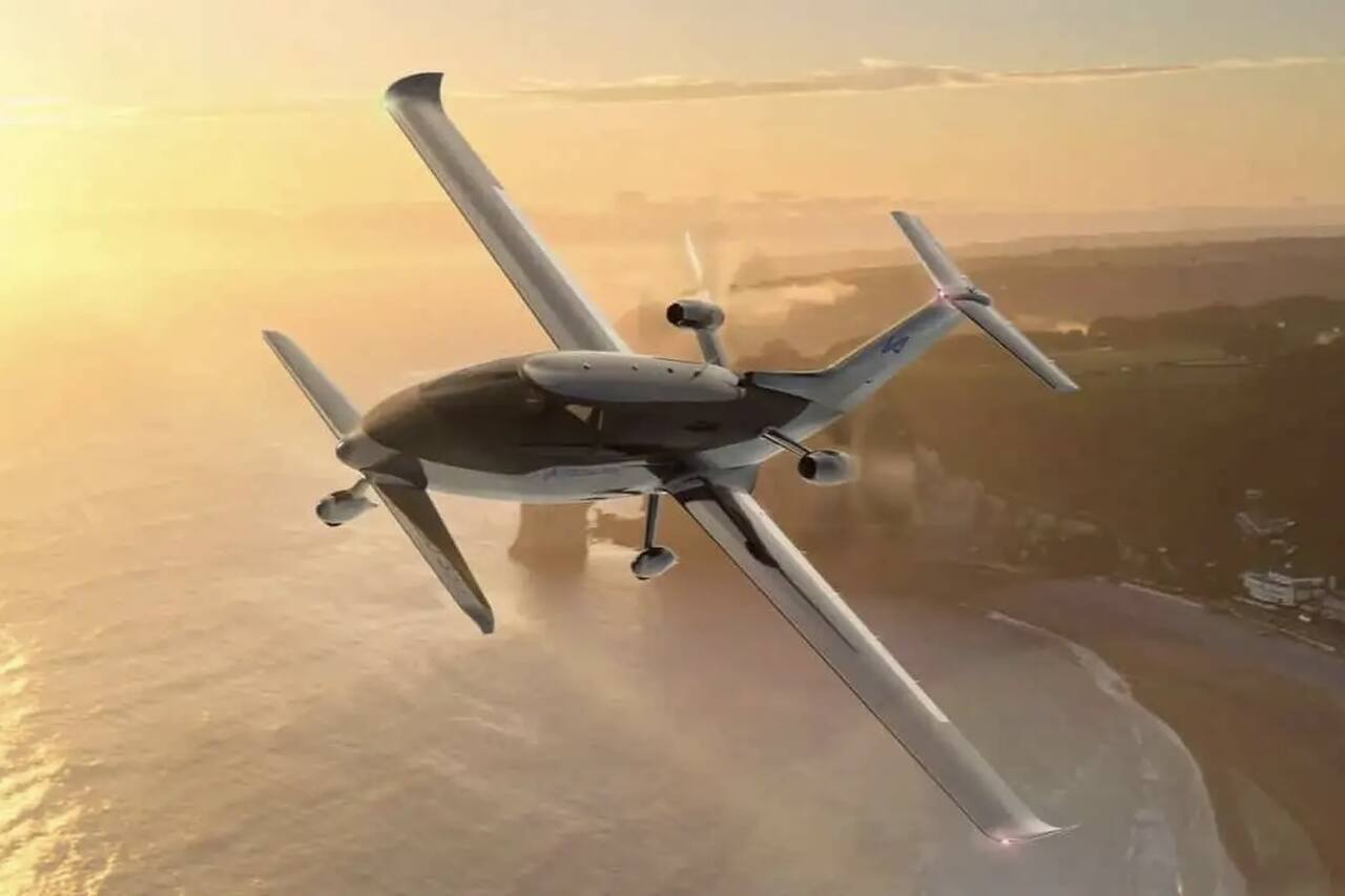 Conheça o Cássio 330, avião híbrido que conta com motor de moto Kawasaki