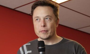 Elon Musk recebe pagamento de "boa fé" de US$ 29 bilhões da Tesla; entenda