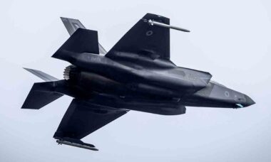 Caça britânico F-35B faz pouso de emergência no Japão. Foto Ilustrativa: X @RoyalAirForce