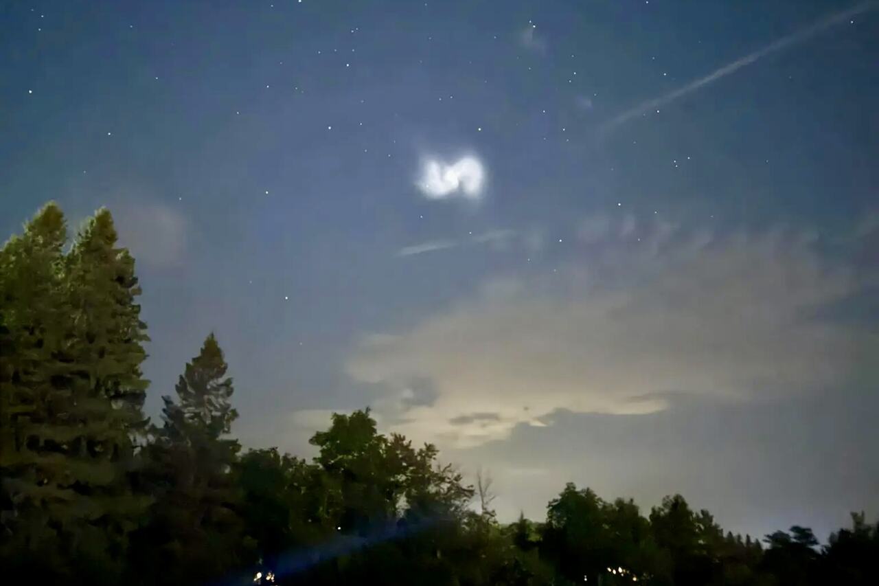 Mistério: Luzes no céu de Nova York alimentam teorias sobre avistamento de nave alienígena