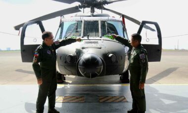 Força Aérea das Filipinas recebe cinco novos helicópteros S-70i Black Hawk. Foto: Philippine Air Force (PAF)