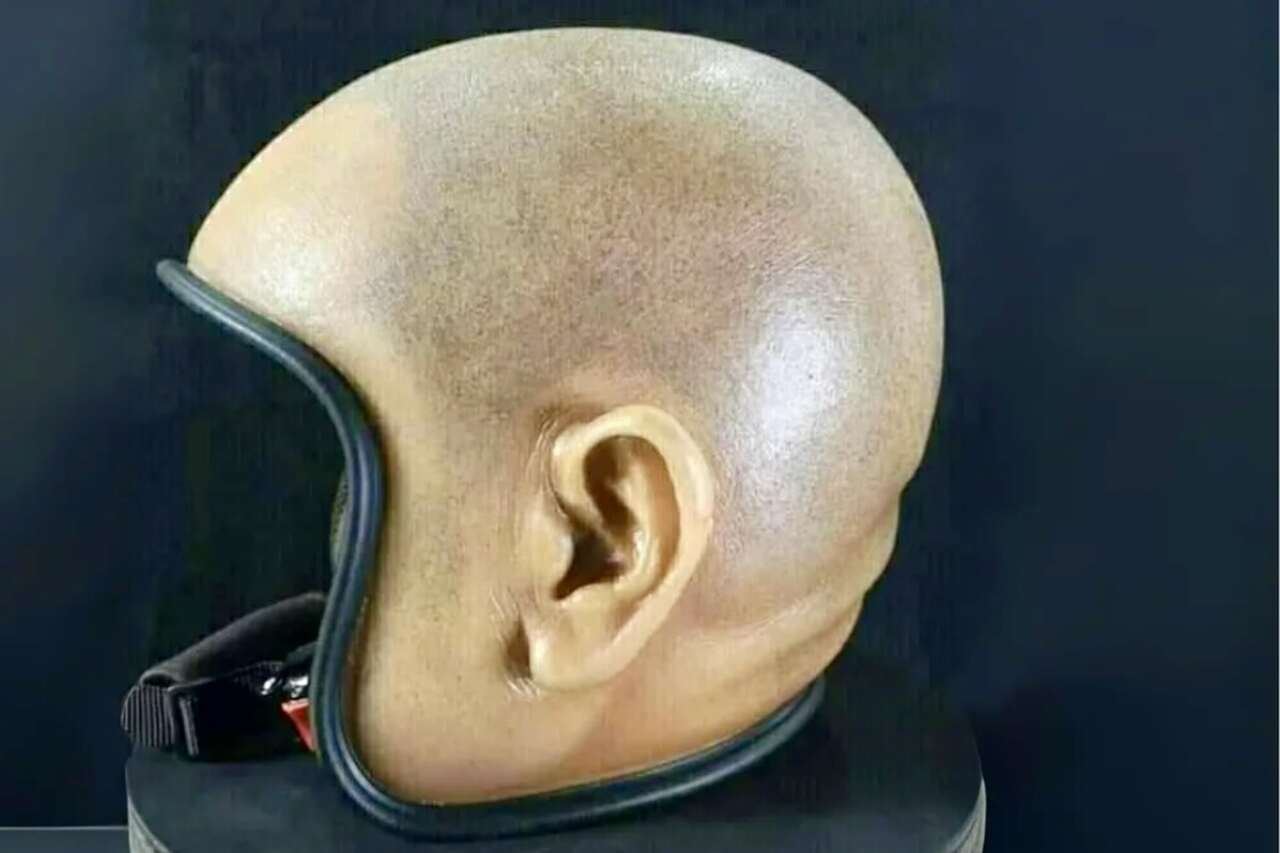 I motociclisti indossano un 'casco da testa calva' per protestare contro le multe in Brasile; capisci il caso