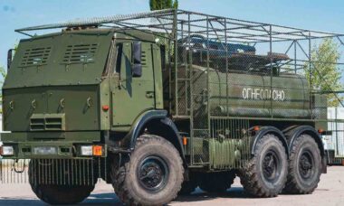 Caminhões-tanque de combustível modificados. Telegram @uvznews