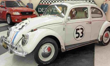 Museu de carros de cinema coloca à venda dezenas de carros usados em filmes clássicos