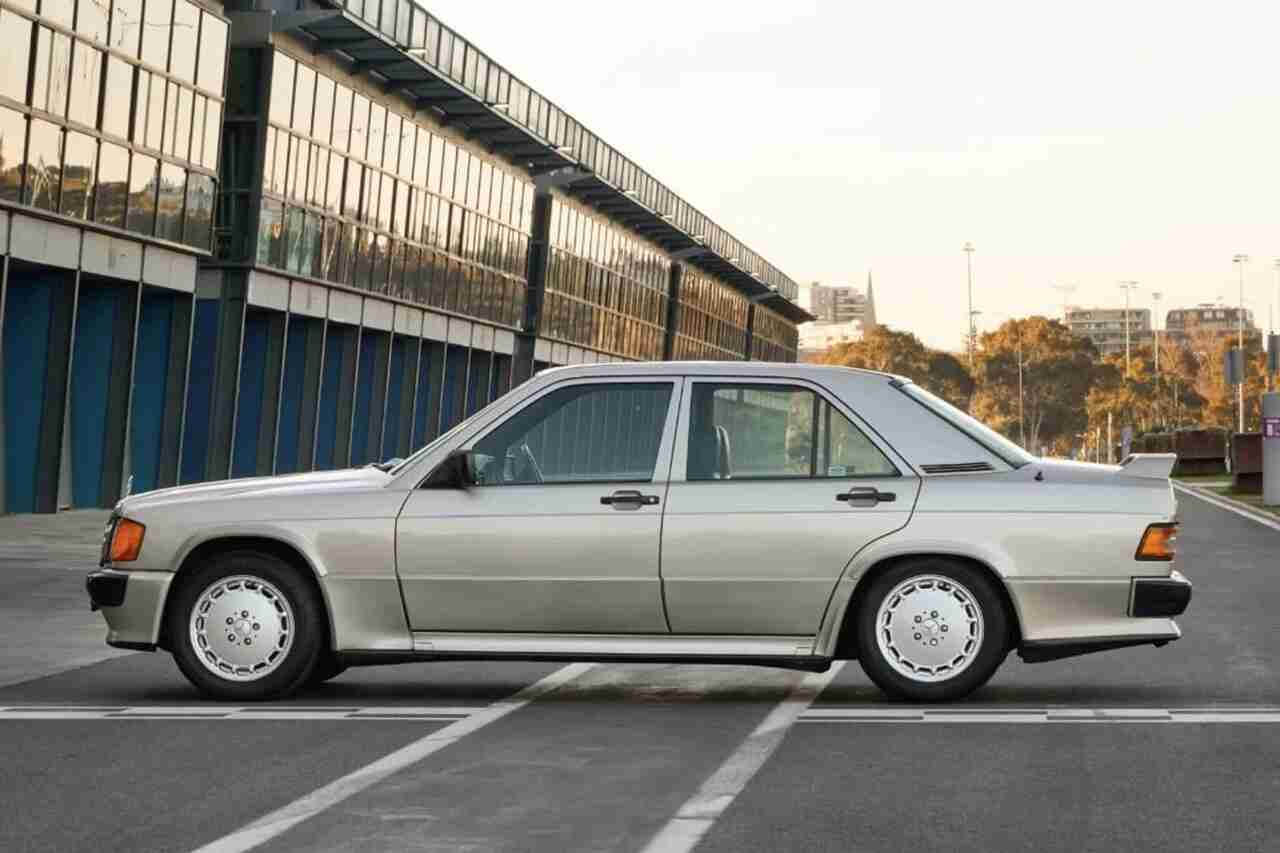 Ayrton Senna Mercedes-Benz 190 E Cosworth-ja árverésre kerül Angliában