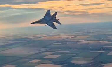 Vídeo: Piloto ucraniano de MiG-29 realiza manobra acrobática após missão de combate . Instagram air_fighter_