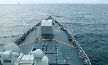Frota naval chinesa chega a Vladivostok para exercício conjunto com a Rússia. Foto: ChinaMil