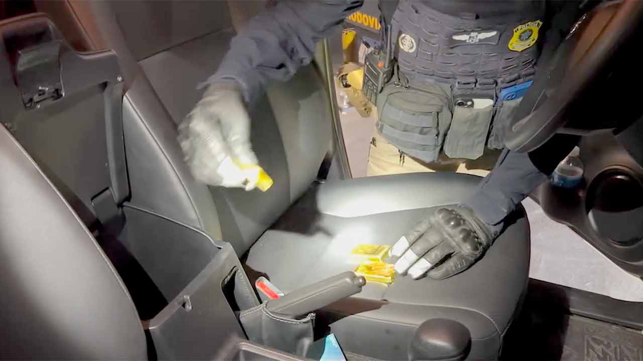 Vídeo: Polícia brasileira faz maior apreensão de ouro da história: 103 kg escondidos em picape. Instagram @prf