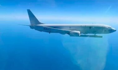 Caças russos interceptam P-8 Poseidon americano com radar secreto sobre o Mar Negro. Telegram @bomber_fighter