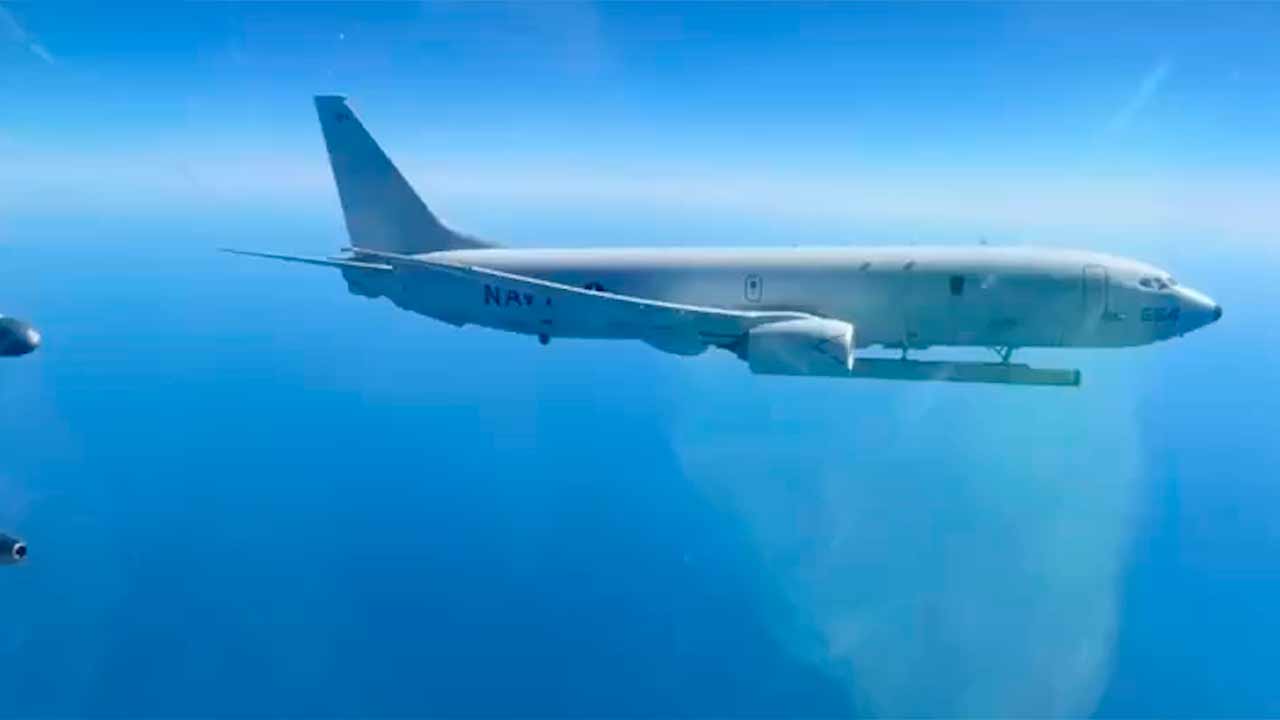 Ruští stíhači zachytili americký P-8 Poseidon s tajným radarem nad Černým mořem. Telegram @bomber_fighter